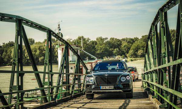 Name : Bentley Bentayga V8Preis : 228.550 EuroMotor : V8-Zylinder-Turbo, 3996 ccm Leistung : 550 PS Antrieb : Allrad Gewicht : 2395 kg0–100 km/h : in 4,5 SekundenVmax : 290 km/hVerbrauch : 16,5 l/100 km im Test