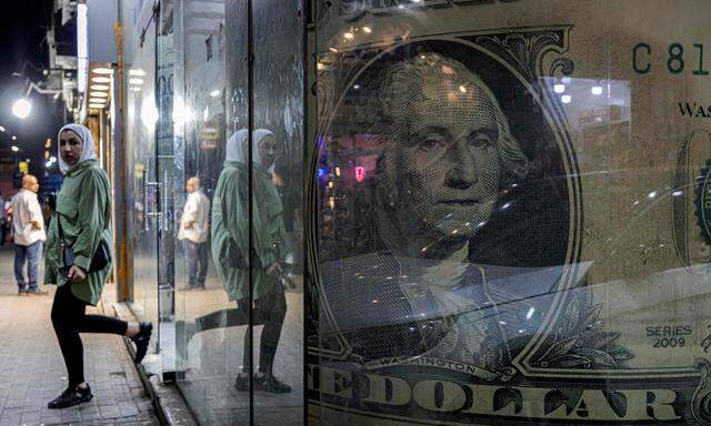 Wer in Ägypten die Landeswährung Pfund gegen Dollar tauscht, erhält heute um 56 Prozent weniger als noch zu Jahresanfang.