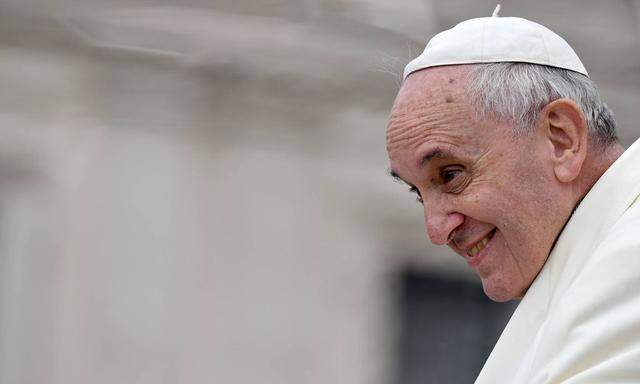 Papst feiert Christmette im Petersdom 