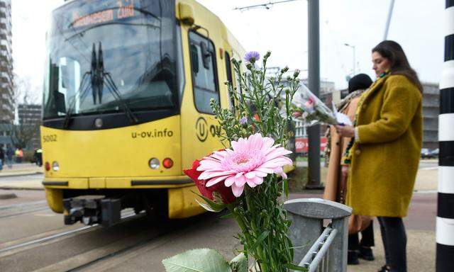 Gedenken an die Opfer: Der Attentäter von Utrecht tötete in einer Straßenbahn drei Menschen.  