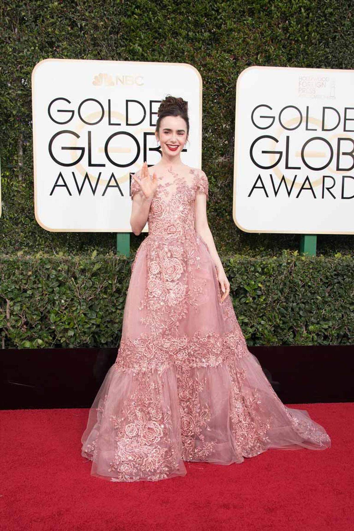 Lily Collins bezauberte in Zuhair Murad Couture.