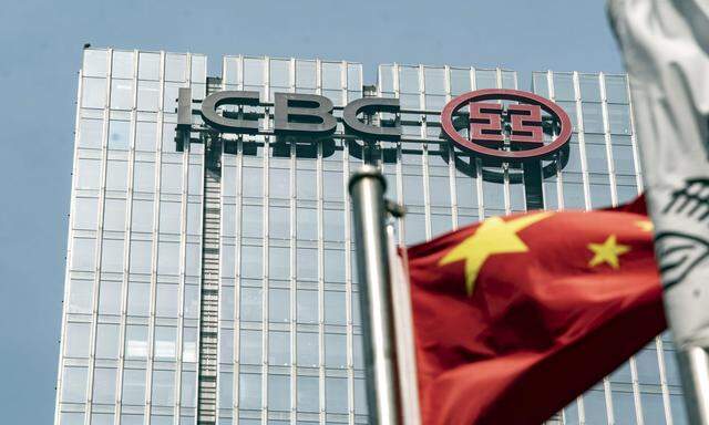 Chinas größte Bank ICBC hat der Hackergruppe Lockbit zufolge nach dem massiven Cyberangriff in den USA Lösegeld bezahlt.