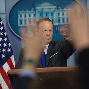 Sean Spicer erklärt den US-Journalisten die Sicht der Trump-Administration.
