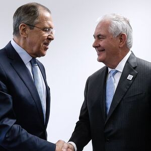 Die Außenminister Russlands und der USA bei ihrem ersten Treffen in Bonn.