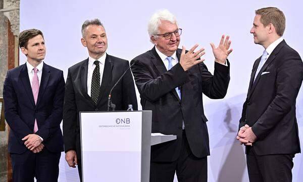 Die Mandate der OeNB-Direktoren Thomas Steiner, Eduard Schock, Robert Holzmann und Gottfried Haber (v. l.) laufen 2025 aus, wurden aber bereits ausgeschrieben.