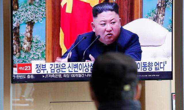 FILE PHOTO: South Korean people watch a TV broadcasting a news report on North Korean leader Kim Jong Un in Seoul