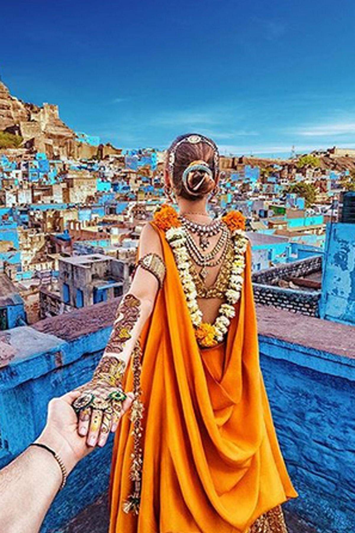 Bereits 4,5 Millionen Menschen folgen dem Ehepaar auf Instagram und lassen sich von den beiden mit auf Weltreise nehmen. In Indiens blauer Stadt Jodhpur.  