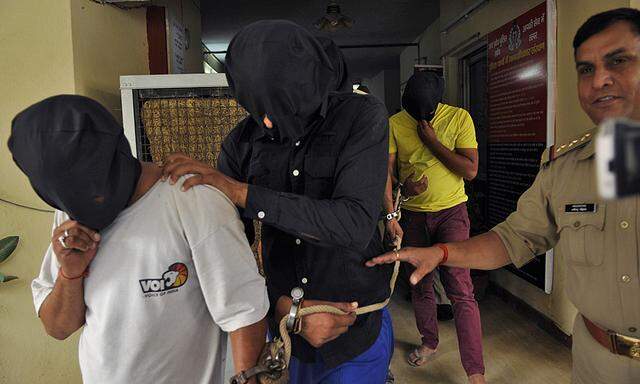 Indien Polizisten Gruppenvergewaltigung beteiligt