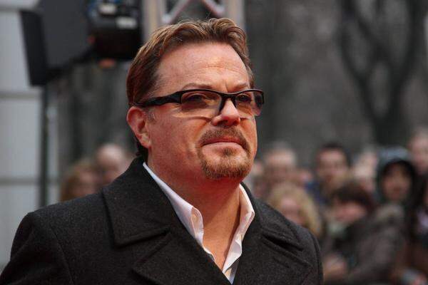 Eine außergewöhnliche Idee hatte der Kabarettist Eddie Izzard. Auf Facebook postete er: "Könnte heute bitte jede Radiostation weltweit den ganzen Tag einfach nur David Bowie spielen - ich finde, die Welt schuldet ihm das." 