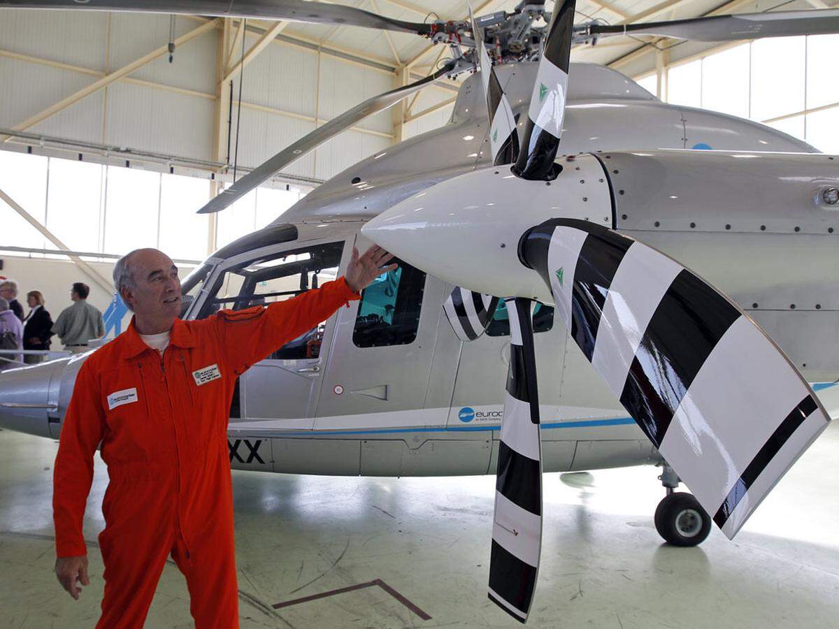 Der X3 von Eurocopter soll aber wesentlich sparsamer fliegen, mehr transportieren können und zudem bessere Schwebeeigenschaften haben.