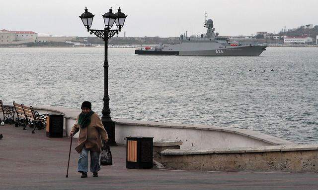 Russian navy new missile carrier ship Orekhovo-Zuyevo arrives to the port of Sevastopol