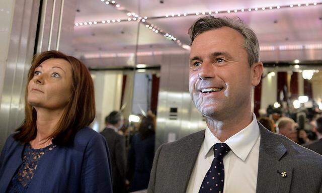Norbert Hofer mit Gattin Verena am Wahlabend