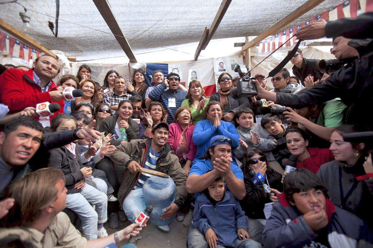 Die Angehörigen des Bergmannes Victor Zamora fiebern im "Camp der Hoffnung" der Rettung entgegen.