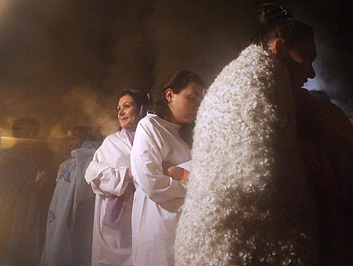Anlass ist das Fest der Erscheinung des Herrn (Epiphanias), das in der Ostkirche zur Erinnerung an die Taufe Christi gefeiert wird.