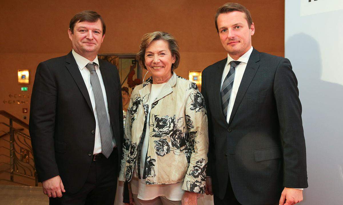 "Die Presse"-Wirtschaftschef Gerhard Hofer (l.), WKNÖ-Präsidentin Sonja Zwazl und der Vorsitzende der "Presse"-Geschäftsleitung, Herwig Langanger.