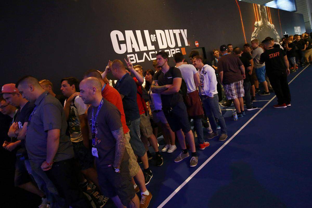 Seit Mitte Juli ist die Gamescom bereits ausverkauft. Die ersten beiden Tage sind noch für Fachbesucher und Medienvertreter reserviert, doch dann öffnet die große Spielemesse ihre Tore für Spiele-Fans. 335.000 Besucher waren es im Vorjahr. Dieses Jahr werden über 380.000 Menschen erwartet.