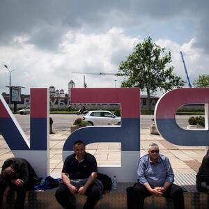 Archivbild vom Mai 2023, Anhänger von Präsident Vučić vor einer Unterstützungskundgebung in Belgrad.