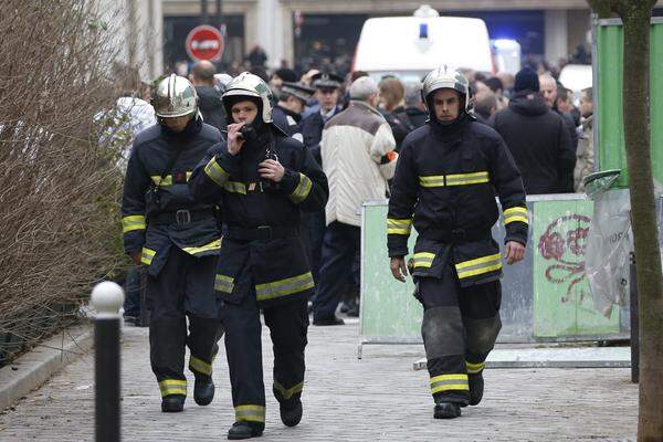 Für den Großraum Paris wird die höchste Terrorwarnstufe verhängt.