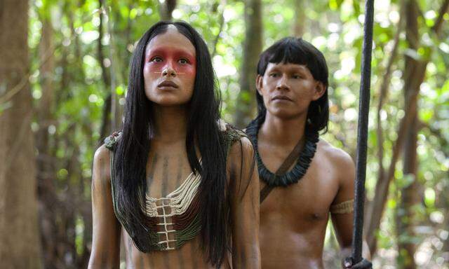 Parallel zur Krimihandlung erzählt die Serie die Geschichte der Ureinwohner Ushe und Yua.