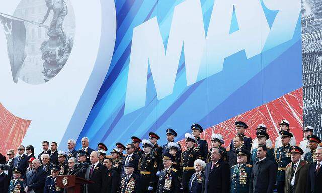 TOPSHOT-RUSSIA-HISTORY-WWII-ANNIVERSARY-PARADE-PUTIN