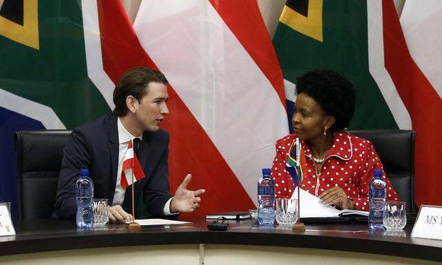 Sebastian Kurz und seine südafrikanische Amtskollegin, Maite Nkoana-Mashabane, in Johannesburg.
