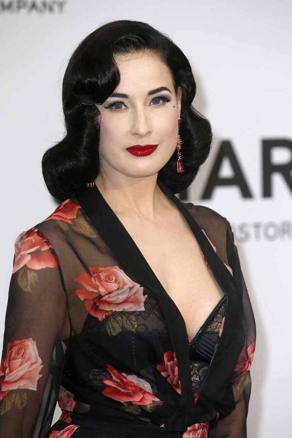 Dita Von Teese konnte in Blumarine  überzeugen.