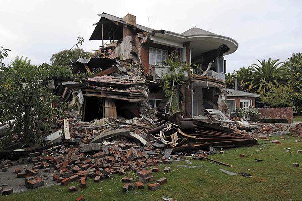 Herabstürzensde Felsbrocken haben nicht nur dieses Haus in Christchurch völlig zerstört.