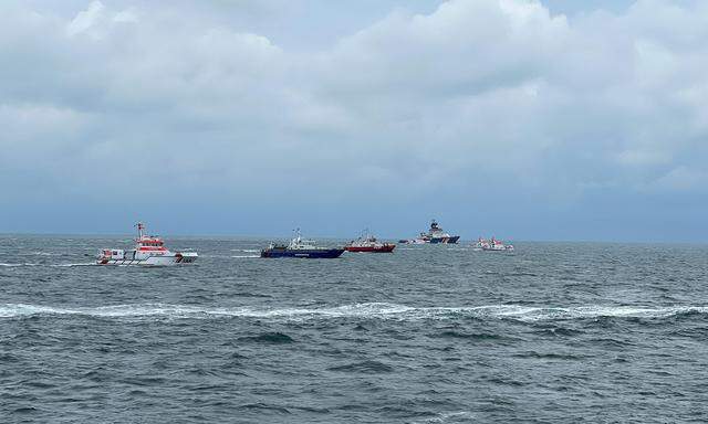 Die Kollision von zwei Frachtern in der Nordsee vor Helgoland hat eine dramatische Suchaktion ausgelöst.