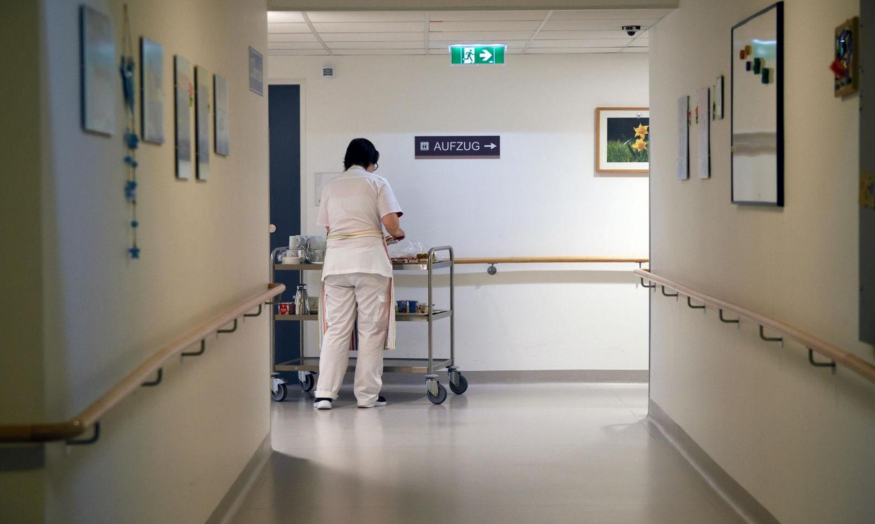 Avstrijski negovalni zavod opozarja na pomanjkljivosti pri ureditvi za težke delavce