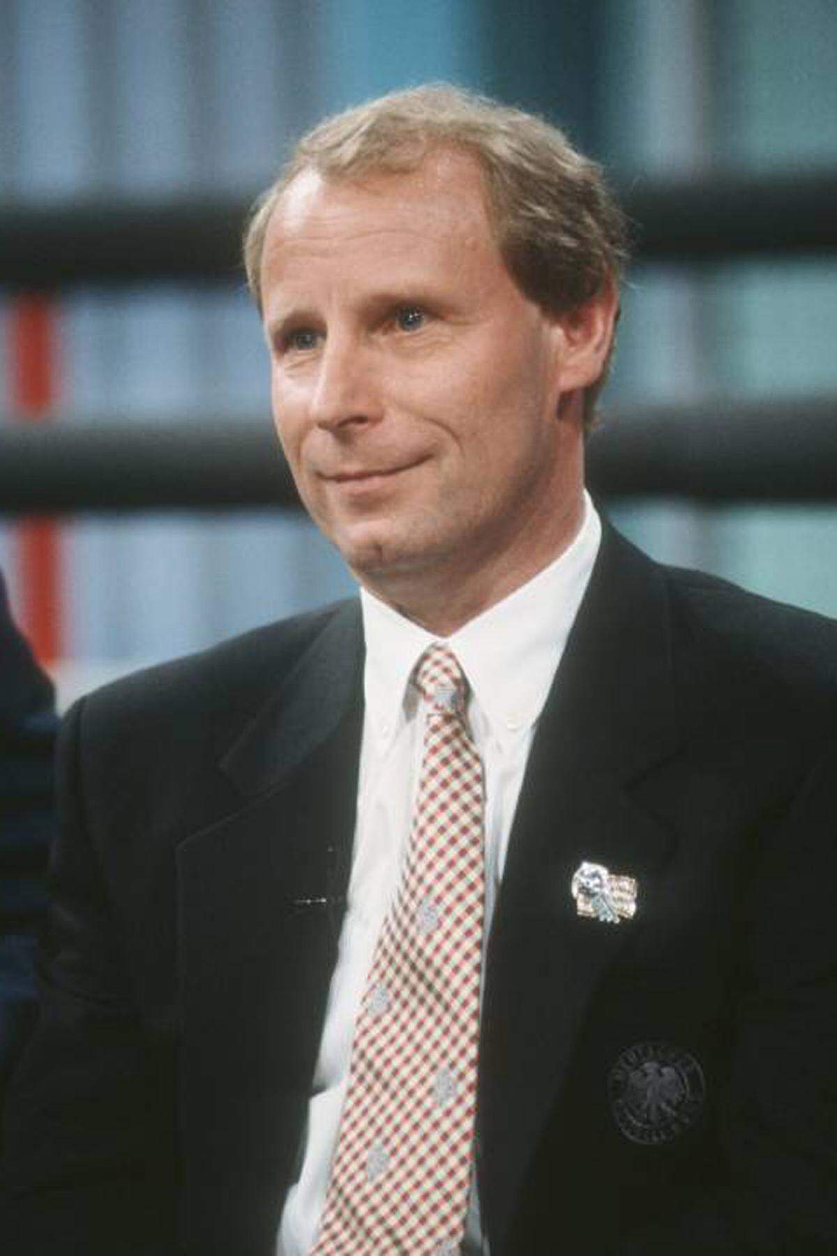 Etwa 1994, als er einen Satiresong auf den damaligen Trainer der deutschen Fußball-Nationalmannschaft aufnahm. "Böörti Böörti Vogts" erreichte Platz vier der Charts. Noch erfolgreicher war er mit "Hier kommt die Maus" (Platz 2) und dem "Maschen-Drah-Zaun". Letzerer verkaufte sich mehr als eine Million Mal.