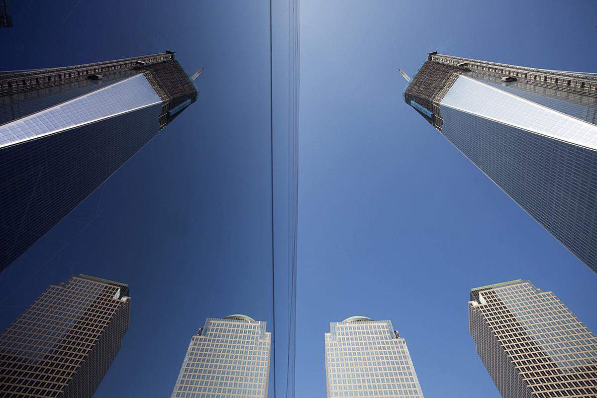 Mit 1776 Fuß (541 Meter) wird One World Trade Center in New York das höchste Gebäude der USA. Die Zahl wurde nicht zufällig gewählt, man will damit an das Gründungsjahr der USA erinnern. 104 Stockwerke sollen es insgesamt werden, nun wurde der "100er" erreicht.