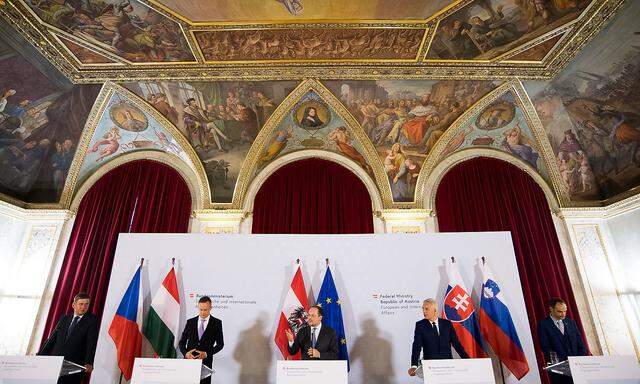Ein vom Außenministerium zur Verfügung gestelltes Bild vom Treffen der fünf Außenminister in Wien.