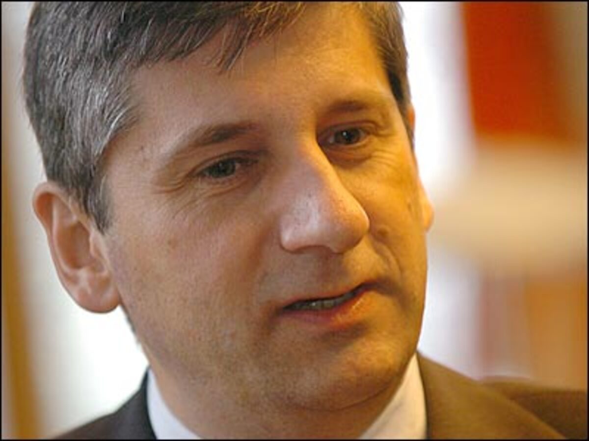 Der Zweite Nationalratspräsident Michael Spindelegger (V) will die Jugend vor Wahlkämpfen schützen und ist daher gegen das Wählen ab 16 Jahren.