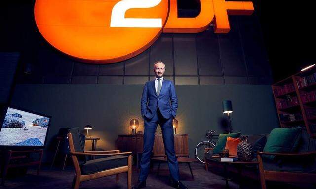 Er ist wieder da! Der TV-Komödiant Jan Böhmermann ätzt seit Freitag im „ZDF Magazin Royale“.