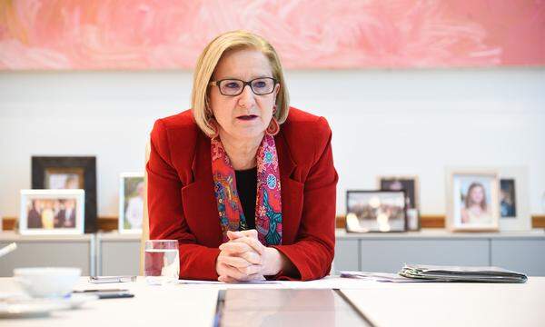 Blau statt Rot als Partner: Niederösterreichs Landeshauptfrau, Johanna Mikl-Leitner (ÖVP). 