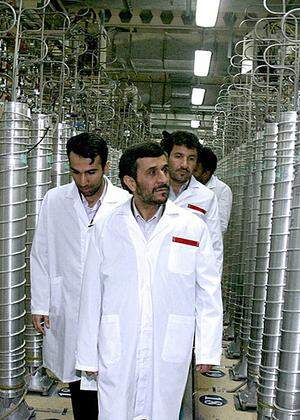 Iranian President Mahmoud Ahmadinejad visits the Natanz nuclear enrichment facility
