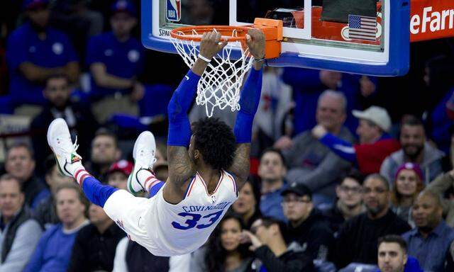 Bilder des Tages SPORT PHILADELPHIA PA FEBRUARY 09 Philadelphia 76ers Forward Robert Covington