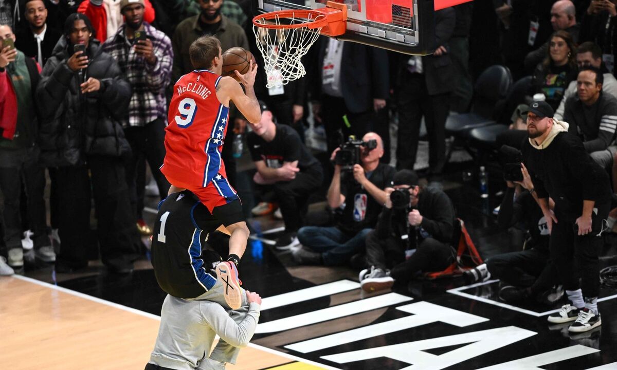 Wie Groß Ist Der Kleinste Nba Spieler Wenn der Kleinste im Basketball der Größte ist: Matthew McClung hebt ab