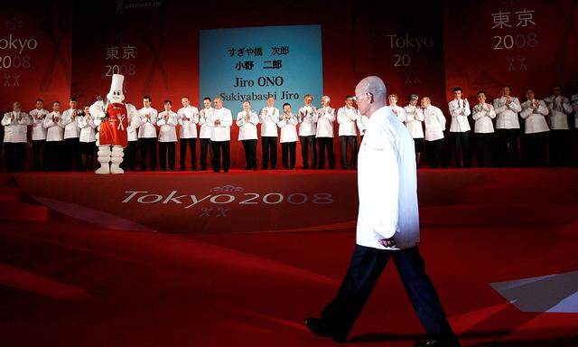 FILE PHOTO : Owner and chef Jiro Ono attends party for the publication of ´Michelin Guide Tokyo 2008´ in Tokyo