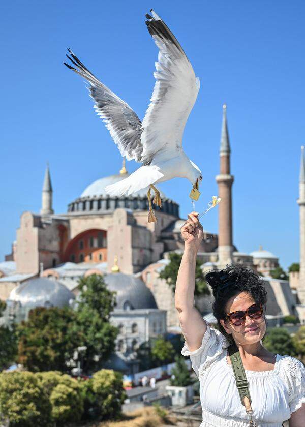 Anziehungspunkt für Touristen und Gläubige: die Hagia Sophia, einst Kirche, dann Moschee, dann Museum und seit 2020 wieder Moschee. 