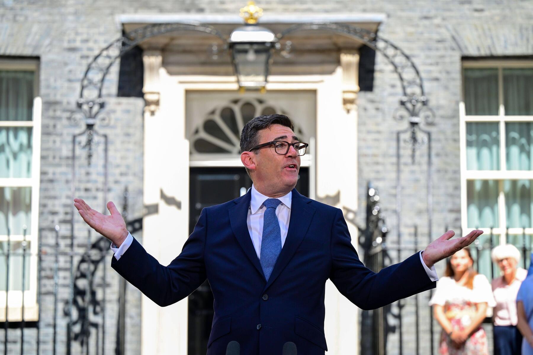 New British Premier Burnham Reshuffles Cabinet, Appoints Surprise Finance Minister