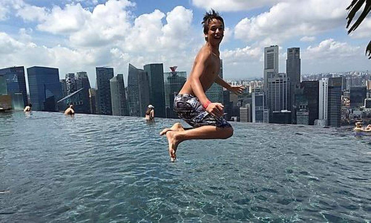 Inmitten von Hochhausschluchten ins Swimming Pool springen? Kein Problem in Singapur. Hier bewerten Expats die Lebensqualität am höchsten. Insgesamt Platz 4.
