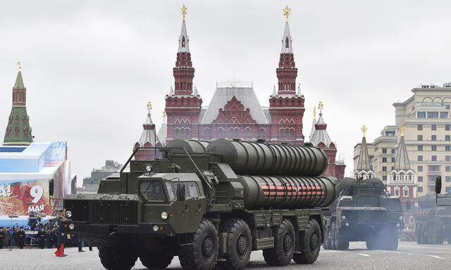 Das russische Raketenabwehrsystem S-400 auf dem Roten Platz in Moskau. Die Türkei will sie Russland abkaufen. 