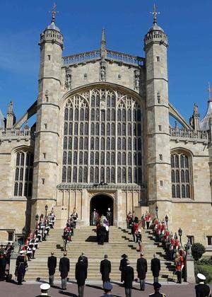 Trauerfeier bei kühlen 13 Grad und Sonnenschein: Der Abschied von Prinz Philip fand in der St George's Chapel in Windsor statt. 