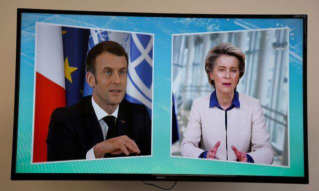 Frankreichs Präsident Emmanuel Macron (li.) beim Online-Gipfel "One Planet Summit" mit Ursula von der Leyen.