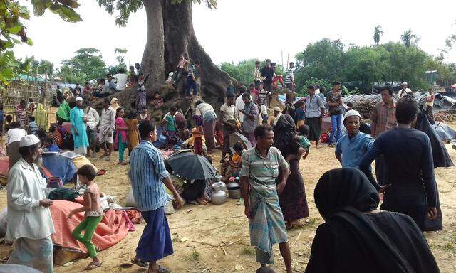 Viele Rohingya landen in Flüchtlingscamps in Bangladesch.