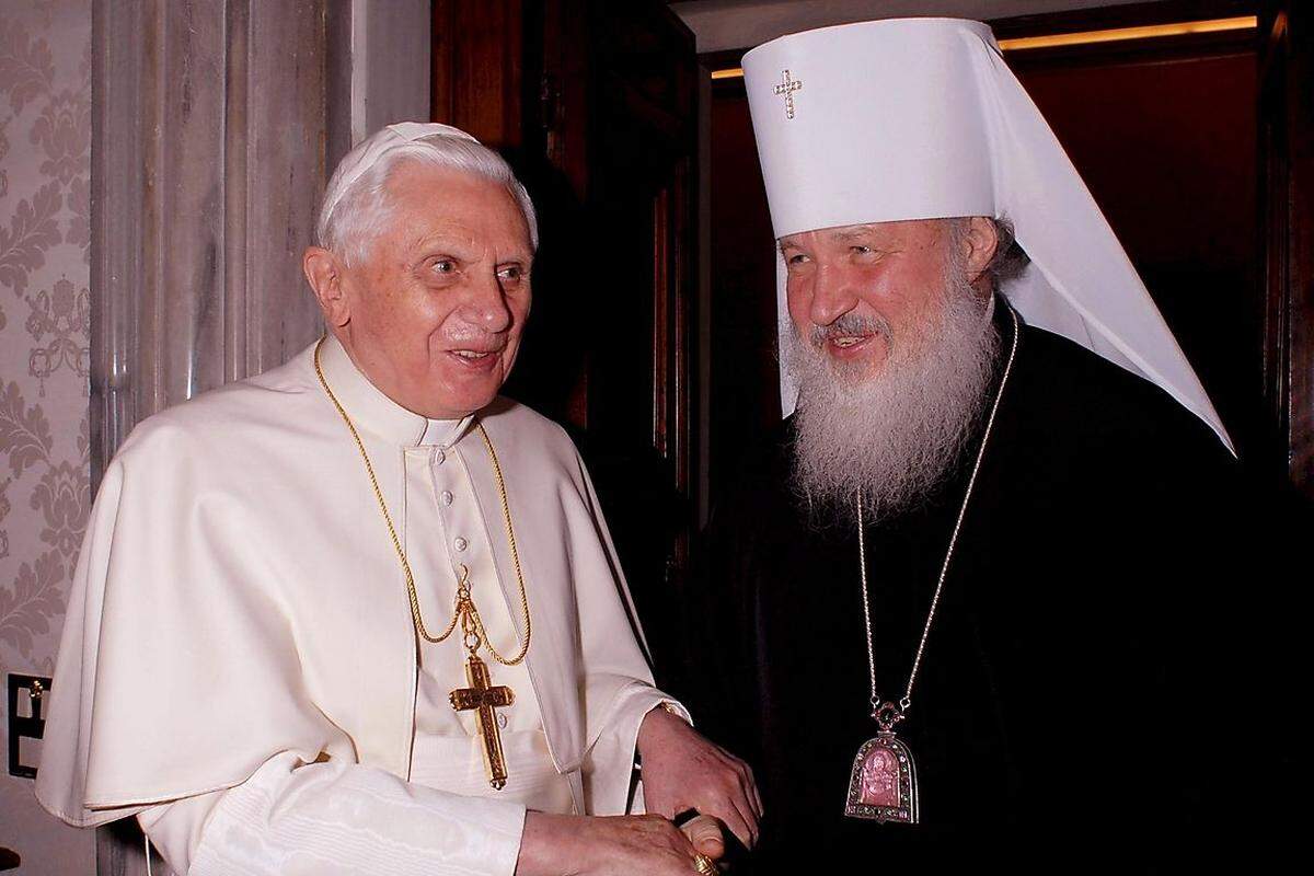 Das Oberhaupt der russisch-orthodoxen Kirche, Patriarch Kyrill I., hat lobende Worte für Papst Benedikt XVI. gefunden. Er betonte, die Standpunkte der russisch-orthodoxen und der katholischen Kirche stimmten in den "wichtigsten Fragen der Gegenwart" überein.