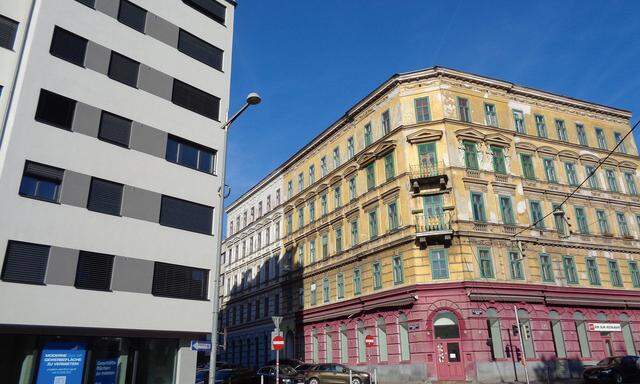 Abrisskandidat rechts, Neubau links: In Paris, Berlin oder Bukarest schätzen sie alte Substanz höher ein.