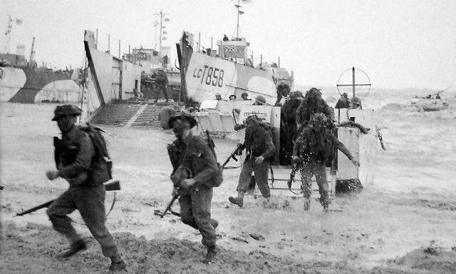 Männer der 50. britischen Infanteriedivision am Gold Beach, 6. Juni 1944, Normandie, nahe La Rivière-Saint-Sauveur.