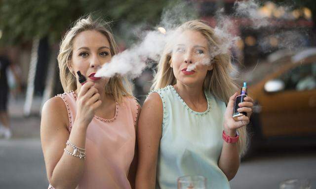 E-Zigaretten bläst seit Kurzem ein kalter Wind entgegen. Im US-Bundesstaat Massachusetts und in Indien wurden sie verboten.